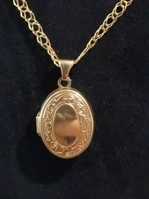 `ANTIQUE` Genuine Gold `LOVE LOCKET` Mounted on a `DOUBLE LINK` 9 Carat Gold Chain