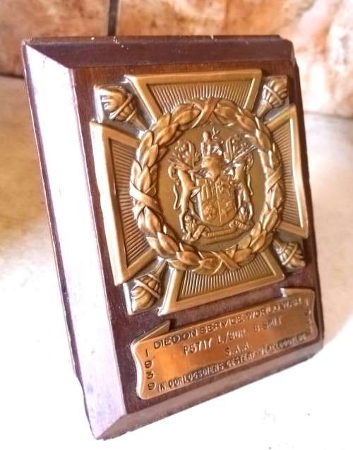 `VERY RARE` 1939 - 1945 WORLD WAR 2 Service Medal.