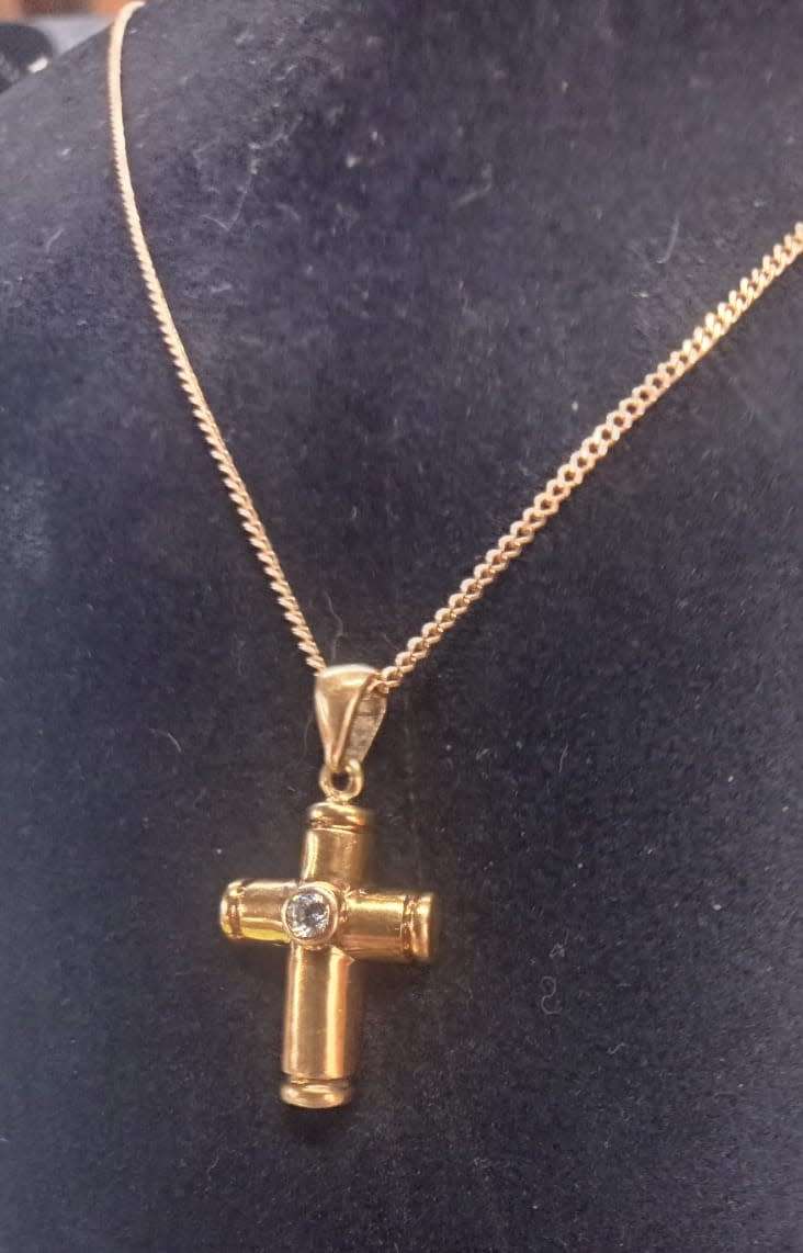 `David Yarmun` Designer 9CT Cross and Chain set in Genuine Yellow Gold With Newly Reset 0.10 Diamond