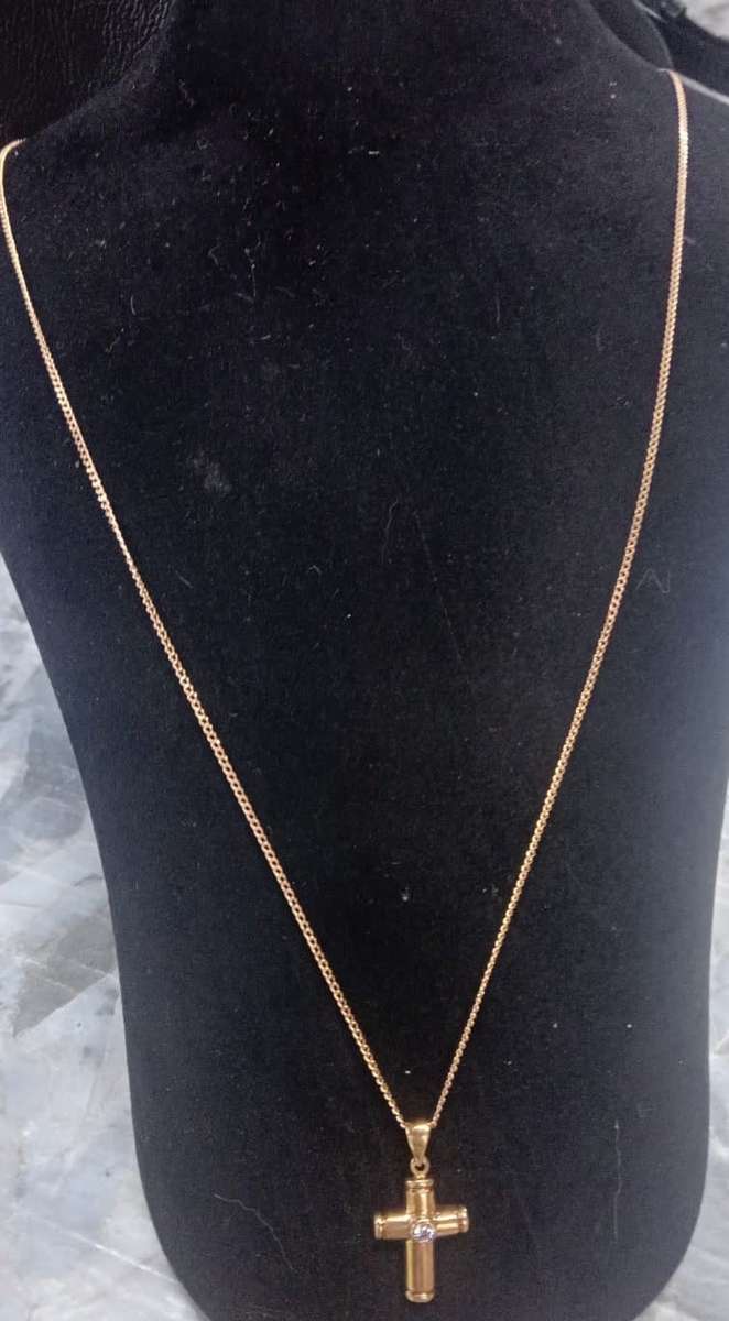 `David Yarmun` Designer 9CT Cross and Chain set in Genuine Yellow Gold With Newly Reset 0.10 Diamond