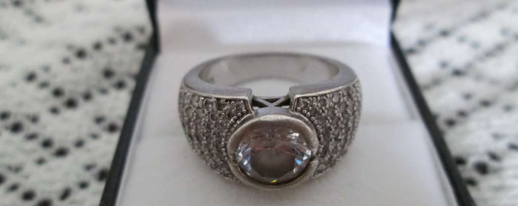 Genuuine 925 Silver Dress Ring set with Cubic Zircons