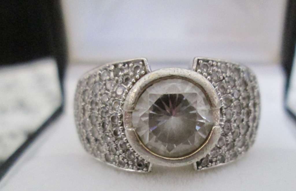 Genuuine 925 Silver Dress Ring set with Cubic Zircons