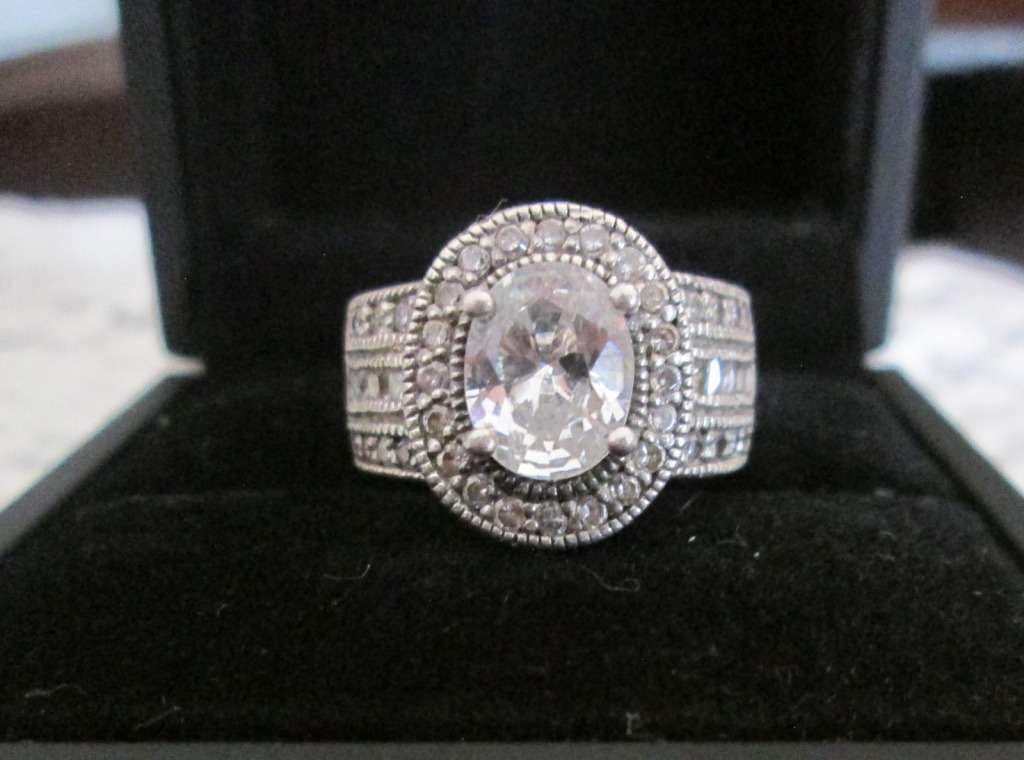 `ELEGANT ENGAGEMENT RING` set in GENUINS 925 SILVER.