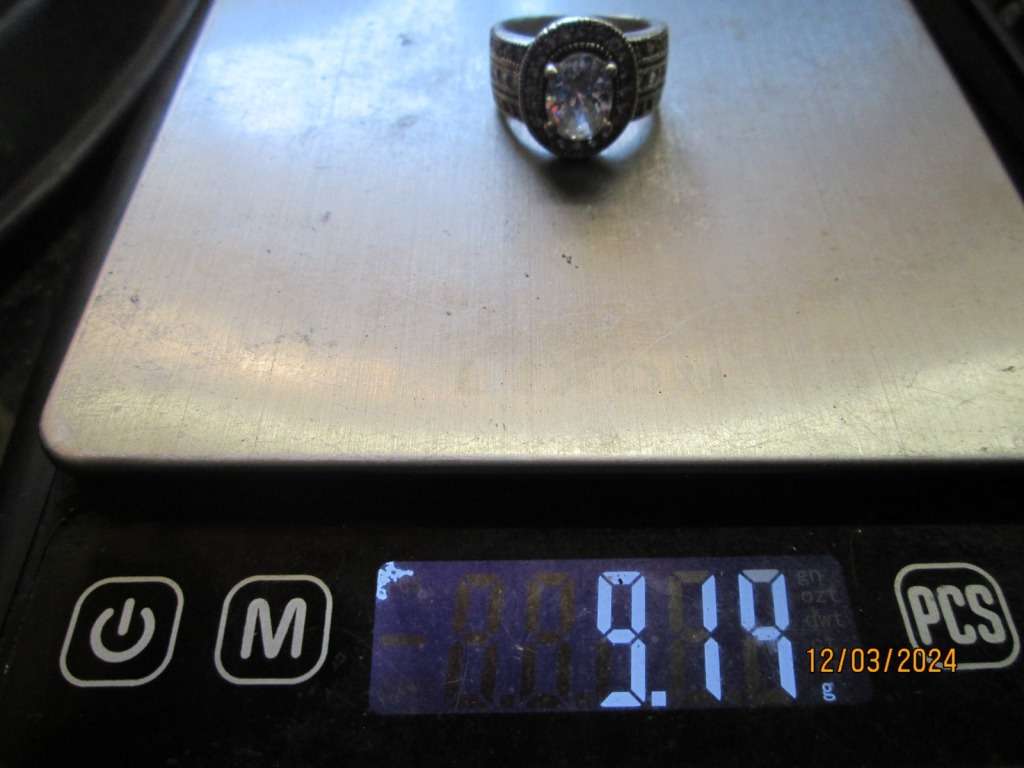 `ELEGANT ENGAGEMENT RING` set in GENUINS 925 SILVER.