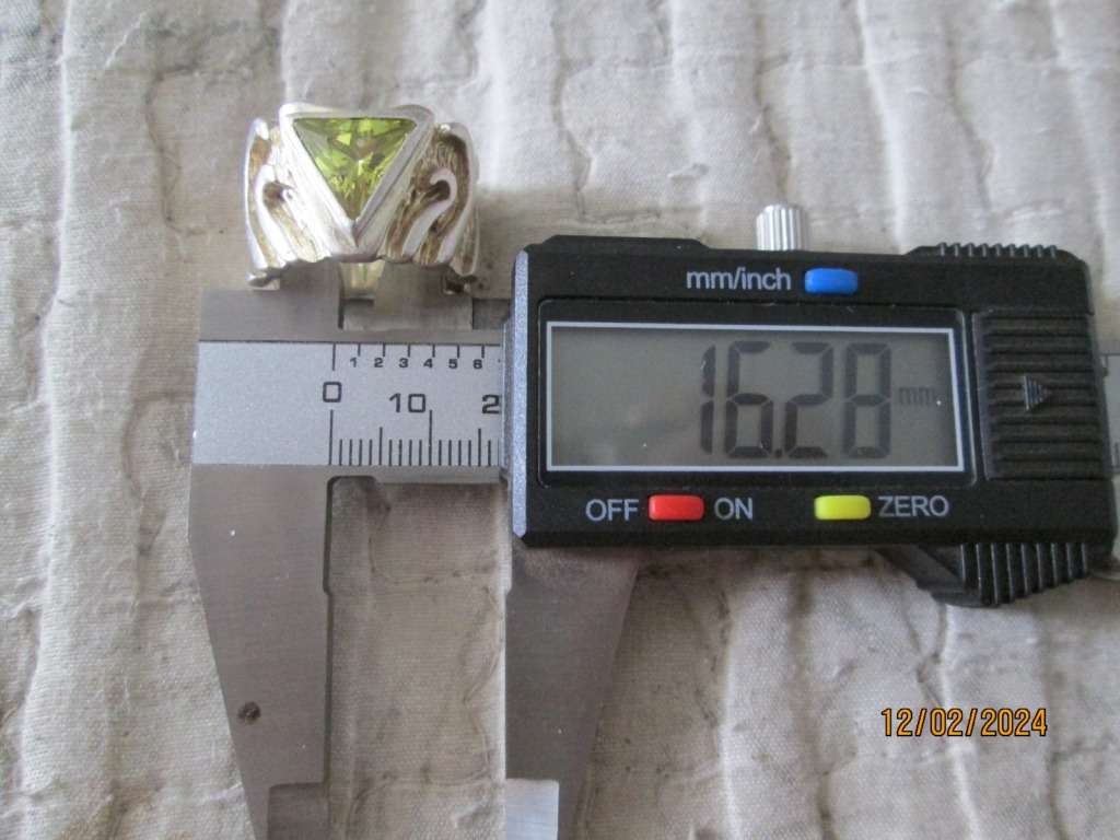 `DESIGNER QUALITY`  3.50 CARAT `Natural PERIDOT` set in GENUINE 925 SILVER