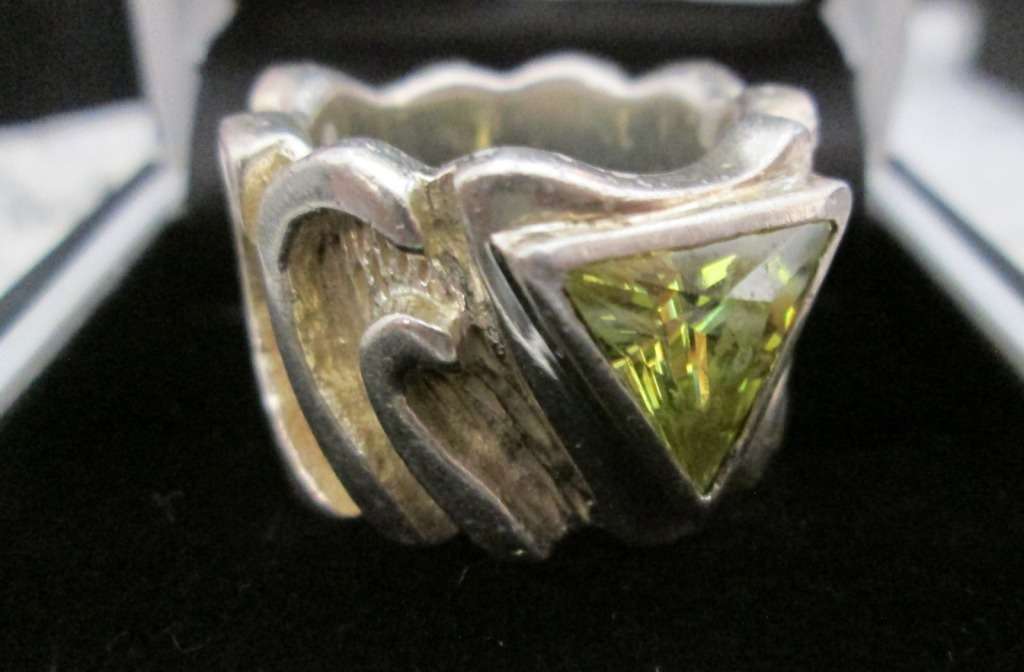 `DESIGNER QUALITY`  3.50 CARAT `Natural PERIDOT` set in GENUINE 925 SILVER