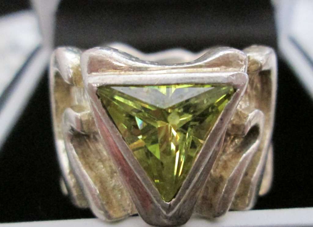 `DESIGNER QUALITY`  3.50 CARAT `Natural PERIDOT` set in GENUINE 925 SILVER