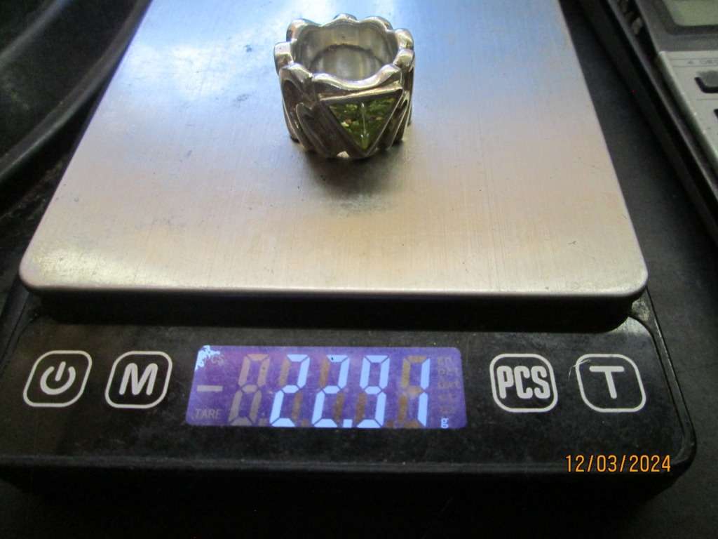 `DESIGNER QUALITY`  3.50 CARAT `Natural PERIDOT` set in GENUINE 925 SILVER