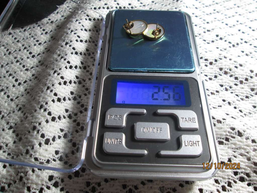 GENUINE  `LOUIS VUITTON` / Mother Of Pearl Gold stud earrings(Plated)