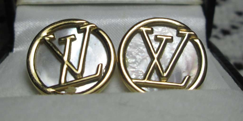 GENUINE  `LOUIS VUITTON` / Mother Of Pearl Gold stud earrings(Plated)