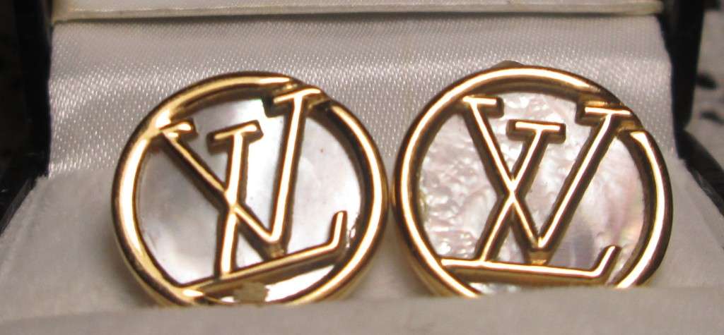 GENUINE  `LOUIS VUITTON` / Mother Of Pearl Gold stud earrings(Plated)