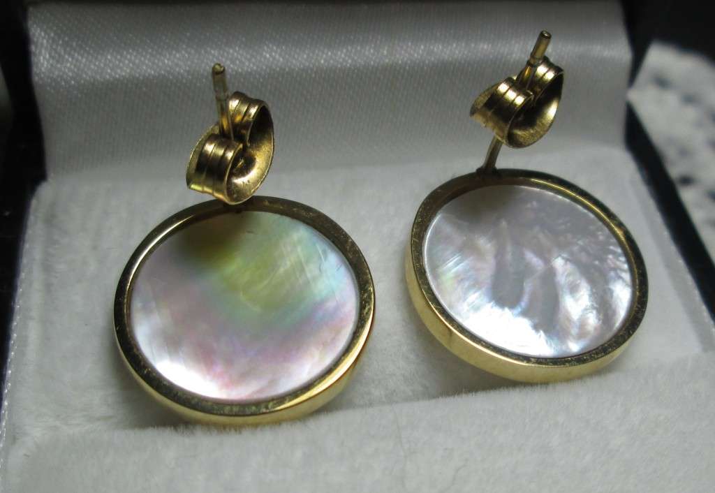 GENUINE  `LOUIS VUITTON` / Mother Of Pearl Gold stud earrings(Plated)