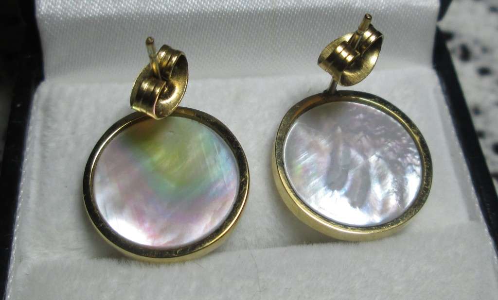GENUINE  `LOUIS VUITTON` / Mother Of Pearl Gold stud earrings(Plated)