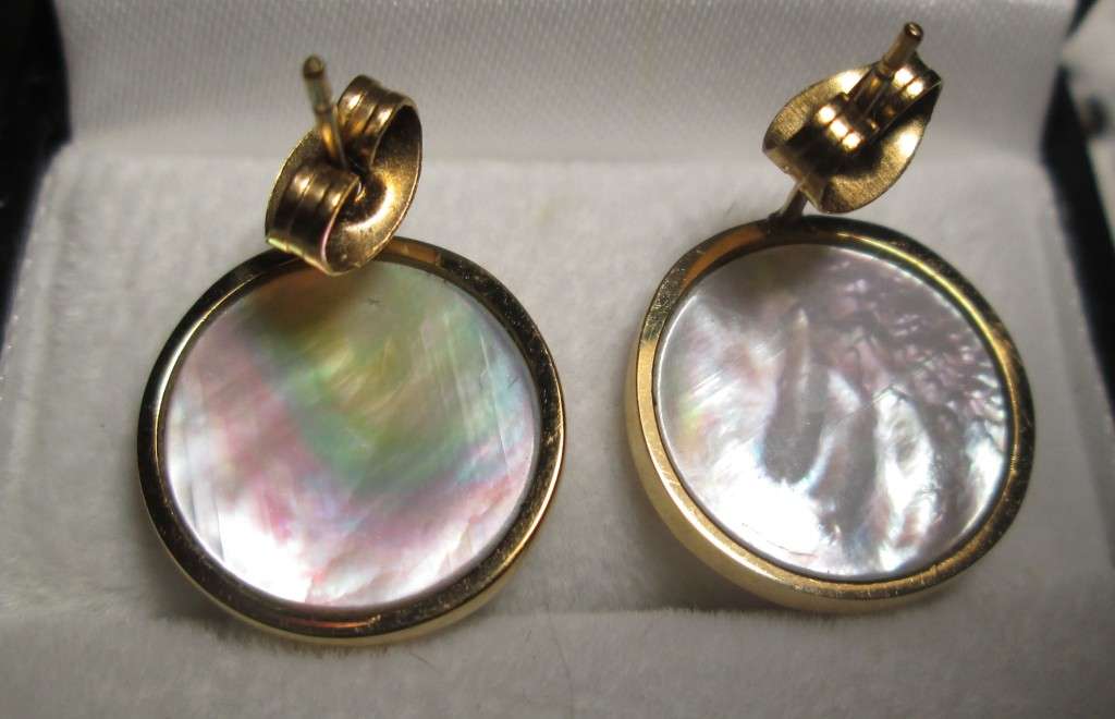GENUINE  `LOUIS VUITTON` / Mother Of Pearl Gold stud earrings(Plated)