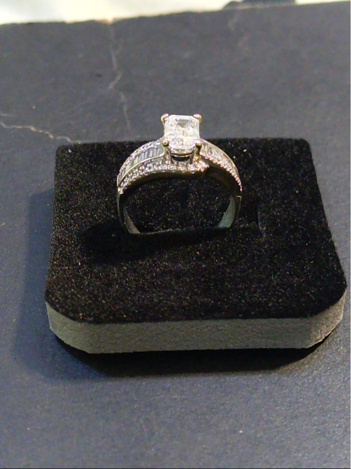 NATURAL 1.02 Carat DIAMOND / TOP WHITE / Emerald Cut / Engagement Ring, set in 18CT White Gold.