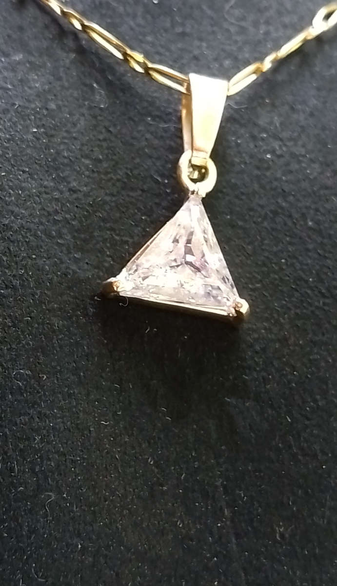 `GENUINE 2.20 CARAT` Natural Diamond / Trillion Cut, Set in 18Ct Yellow Genuine Gold.