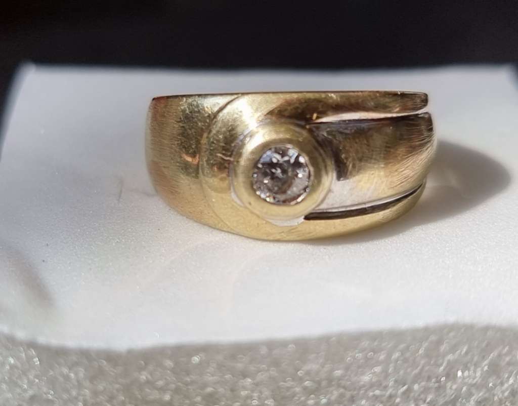 `NATURAL 0.30 CARAT DIAMOND` Set in a 9CT Gold Engagement Ring (Genuine Gold)