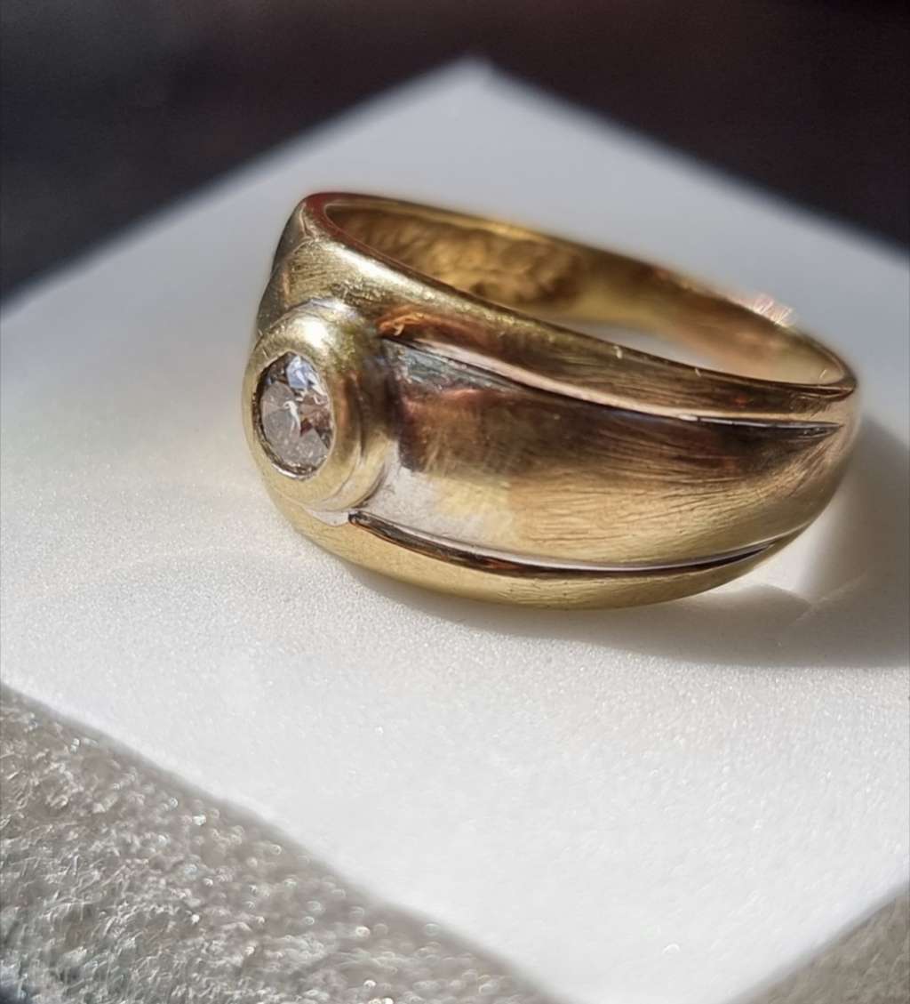 `NATURAL 0.30 CARAT DIAMOND` Set in a 9CT Gold Engagement Ring (Genuine Gold)