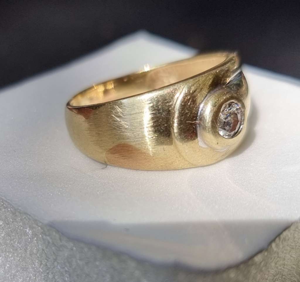 `NATURAL 0.30 CARAT DIAMOND` Set in a 9CT Gold Engagement Ring (Genuine Gold)