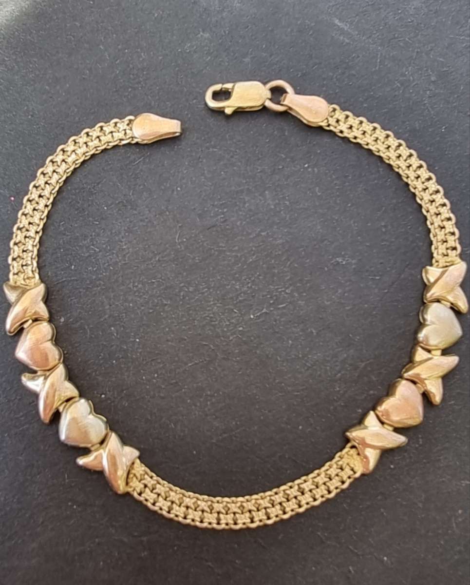 `HEARTS and KISSES` MESH BRACELET Set in 9CT Yellow / White and Rose Gold  Bracelet.(Genuine Gold.)