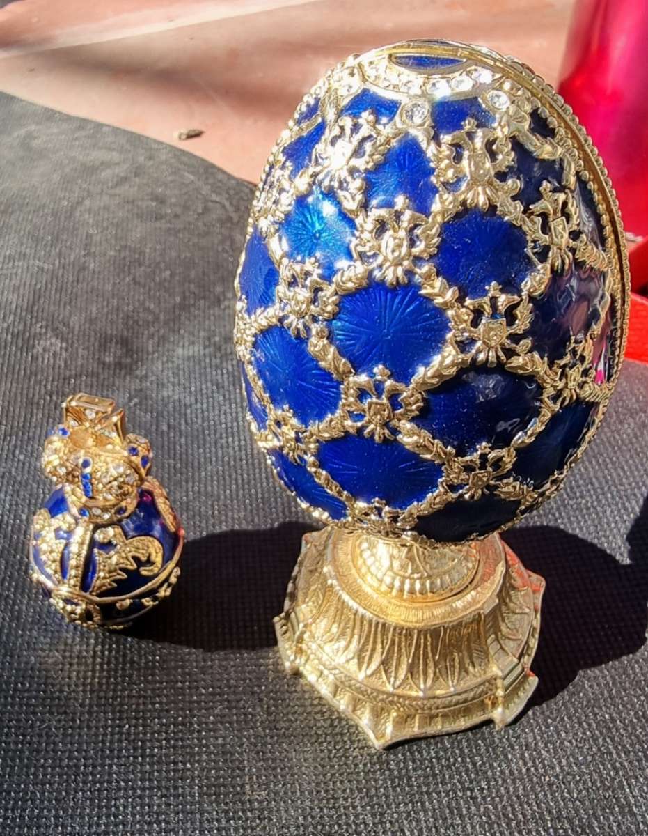 Double Blue Egg Jewelry Box Easter Egg.
