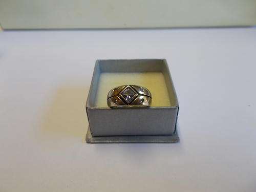 9CT WHITE AND YELLOW GOLD RING WITH 1.25CT REAL TANZANITE AND 4 DIAMONDS