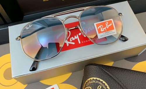 **BRAND NEW** Ray-Ban RB3609