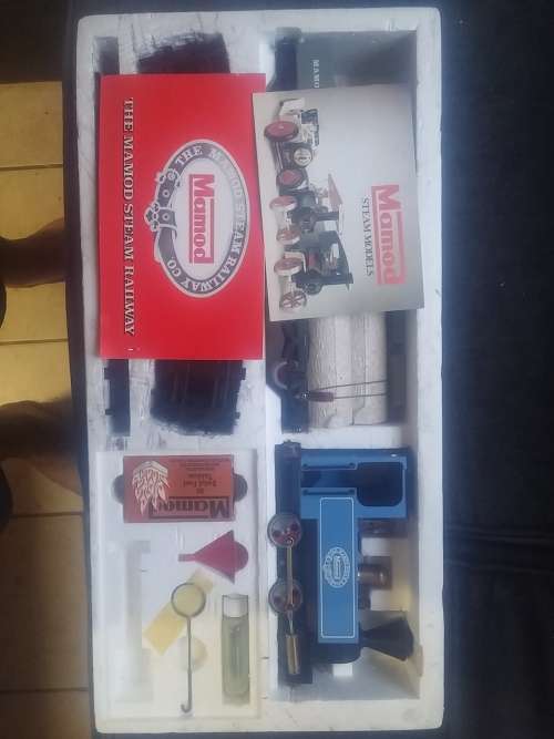 Mamod SR2 running steam train set - boxed in excellent condition