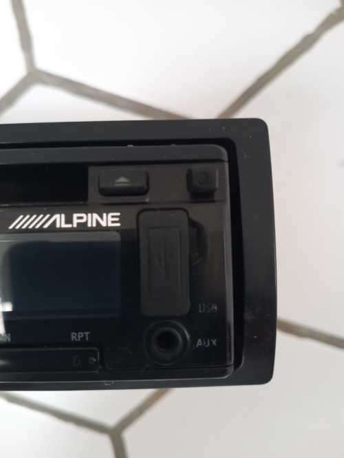 Alpine CD Receiver CDE-100EUB (USB Compatable)