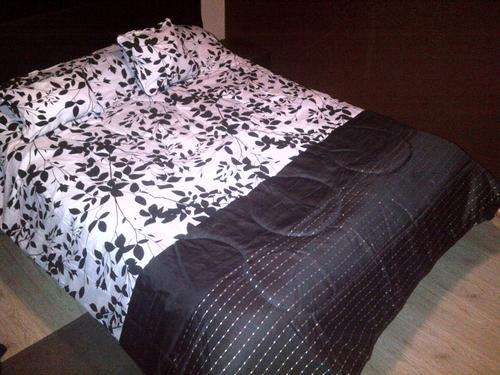 ******Luxury QUEEN size 15 piece white and black Comforter set (see pictures)*****