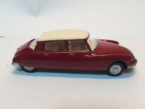 Atlas Edition -  Dinky Toys 530 DS 19 Citroen - Opening Bonnet and Boot