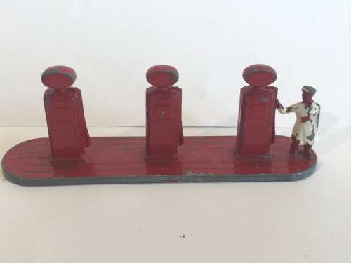 MATCHBOX LESNEY - ESSO PETROL PUMPS