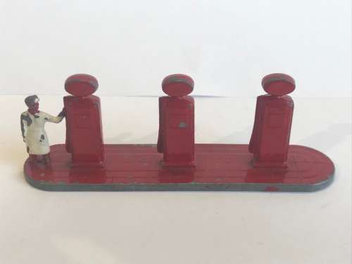 MATCHBOX LESNEY - ESSO PETROL PUMPS