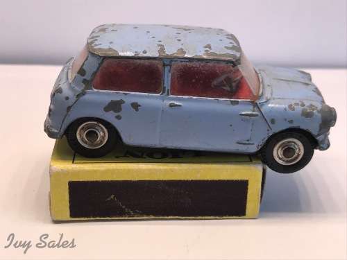 CORGI TOYS #226 MORRIS MINI MINOR