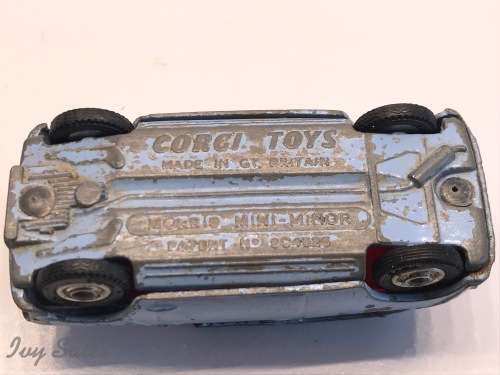 CORGI TOYS #226 MORRIS MINI MINOR