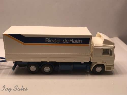 Wiking 1:87 Man Truck and Trailer
