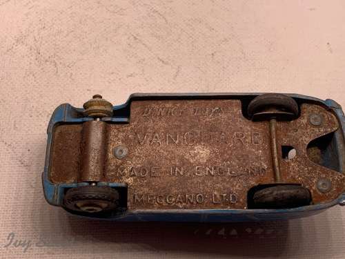 DINKY TOYS #40e Standard Vanguard