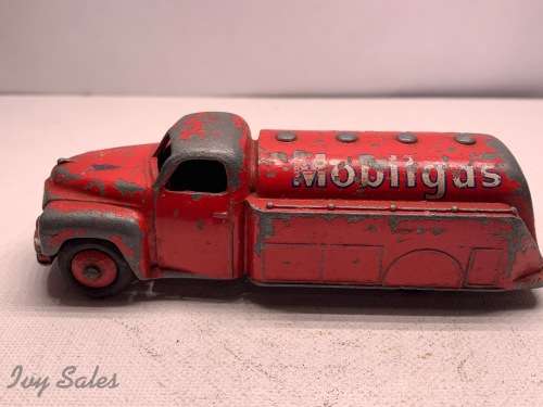 Dinky Toys #440 MOBILGAS TANKER