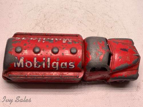 Dinky Toys #440 MOBILGAS TANKER