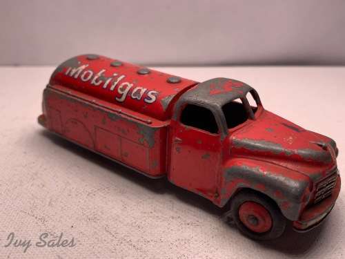 Dinky Toys #440 MOBILGAS TANKER