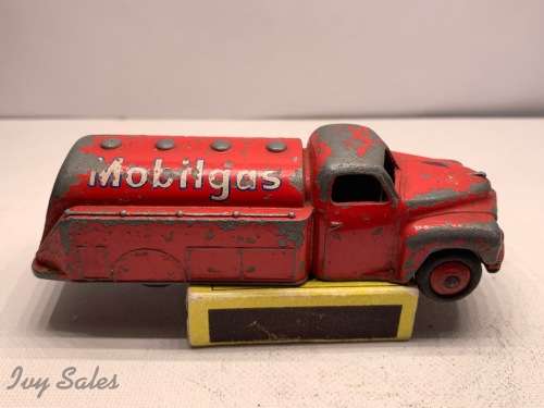 Dinky Toys #440 MOBILGAS TANKER