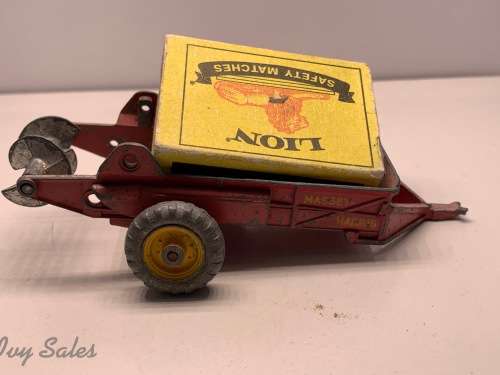 DINKY TOYS #321 - Massey-Harris Manure Spreader - VERY BAD