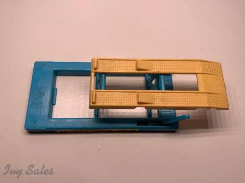 MATCHBOX 1970's DUCKHAMS OIL Plastic Service Ramp