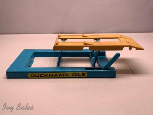 MATCHBOX 1970's DUCKHAMS OIL Plastic Service Ramp