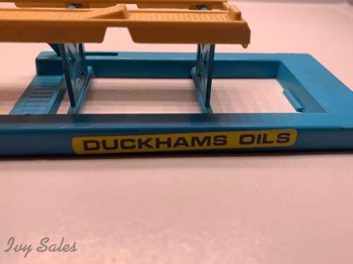 MATCHBOX 1970's DUCKHAMS OIL Plastic Service Ramp