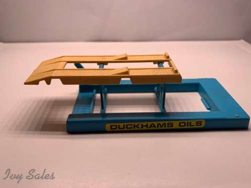 MATCHBOX 1970's DUCKHAMS OIL Plastic Service Ramp
