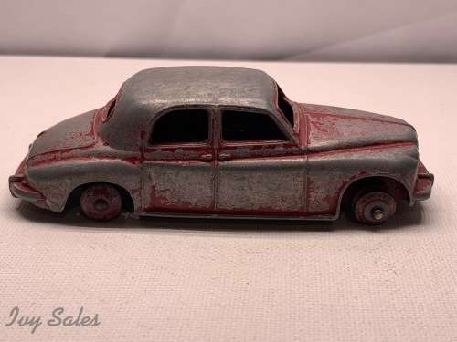 DINKY TOYS #156 Rover 75