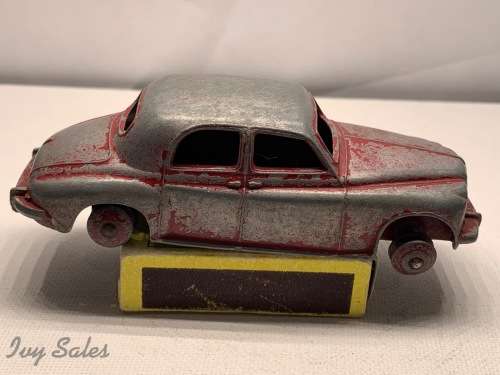 DINKY TOYS #156 Rover 75