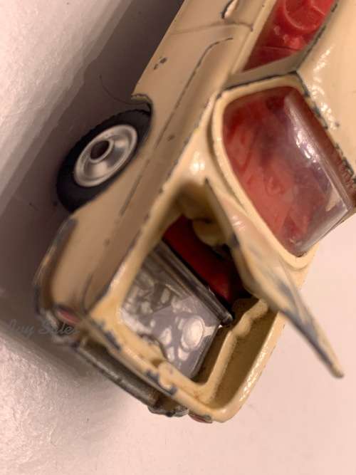 Corgi Toys #239 Volkswagen Karmann Ghia