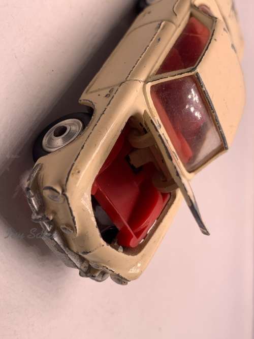 Corgi Toys #239 Volkswagen Karmann Ghia